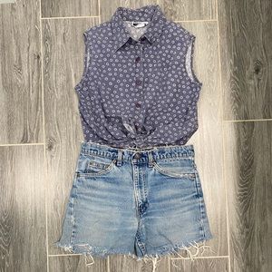 SOLD ❌ 90s Floral periwinkle blouse top button up